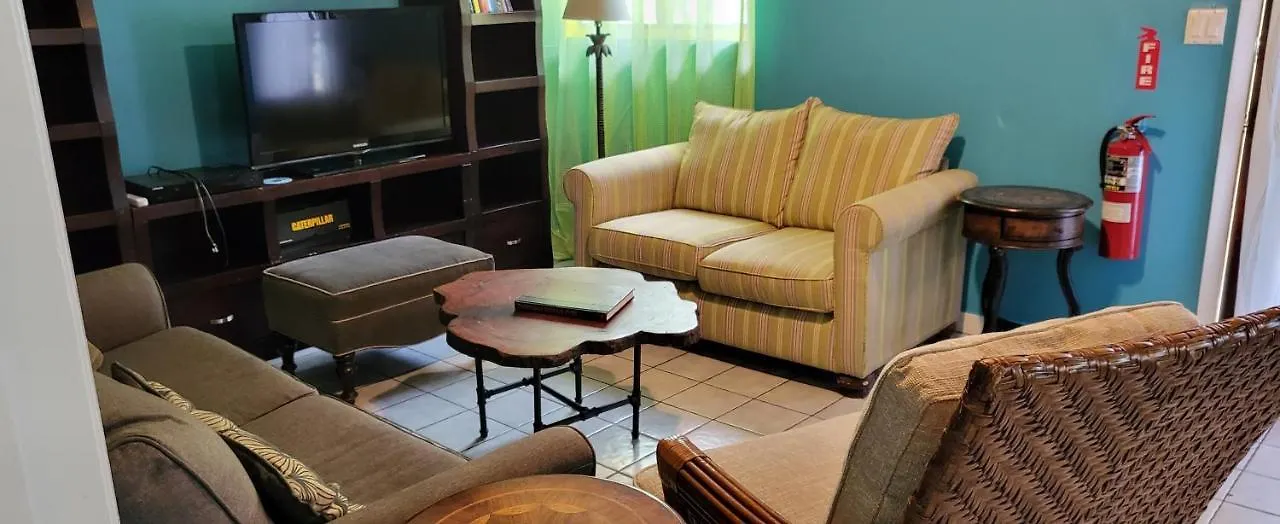 Tillett Gardens Guest House & Hostel Nazareth
