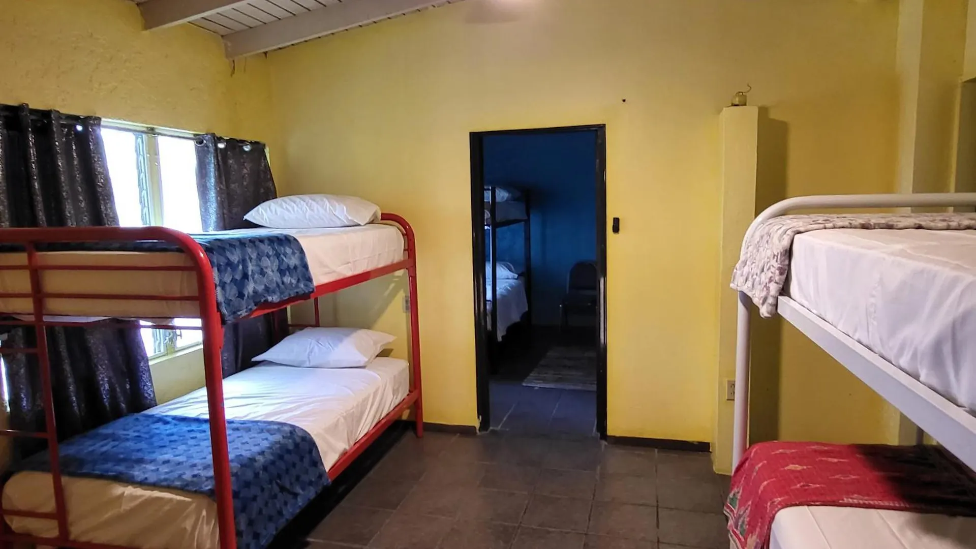 Tillett Gardens Guest House & Hostel Nazareth